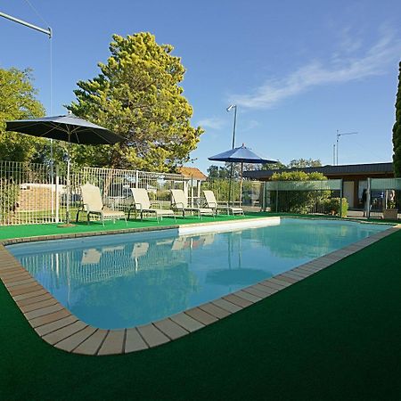 Nicholas Royal Motel - No Pets Allowed Гей Екстер'єр фото
